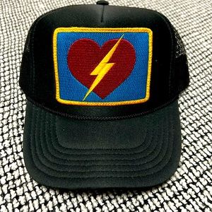 ⚡️Aviator nation, vintage bolt heart trucker hat ⚡️